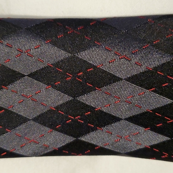 Men's Van Huesen black and Grey with red stitch pattern tie - Picture 5 of 5